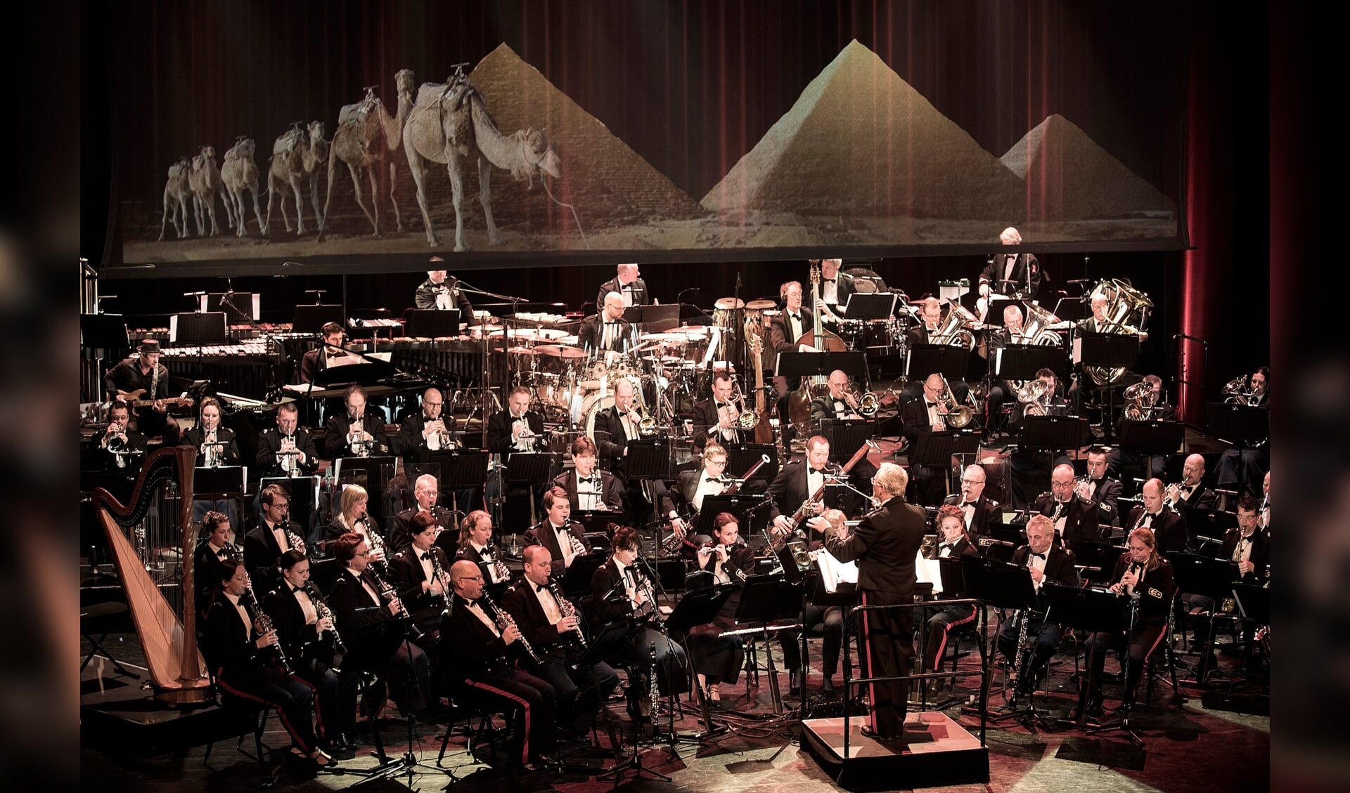Concert opstelling KMKJWF onder leiding van chef dirigent Tijmen Botma