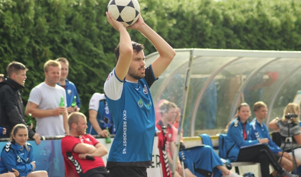 Reehorst speler Niels in de aanval