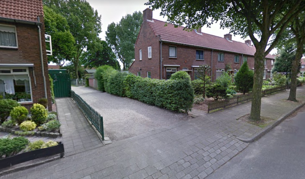 De ingang naar speeltuin Klauterlust, tussen Thomaslaan 8 en 10.
