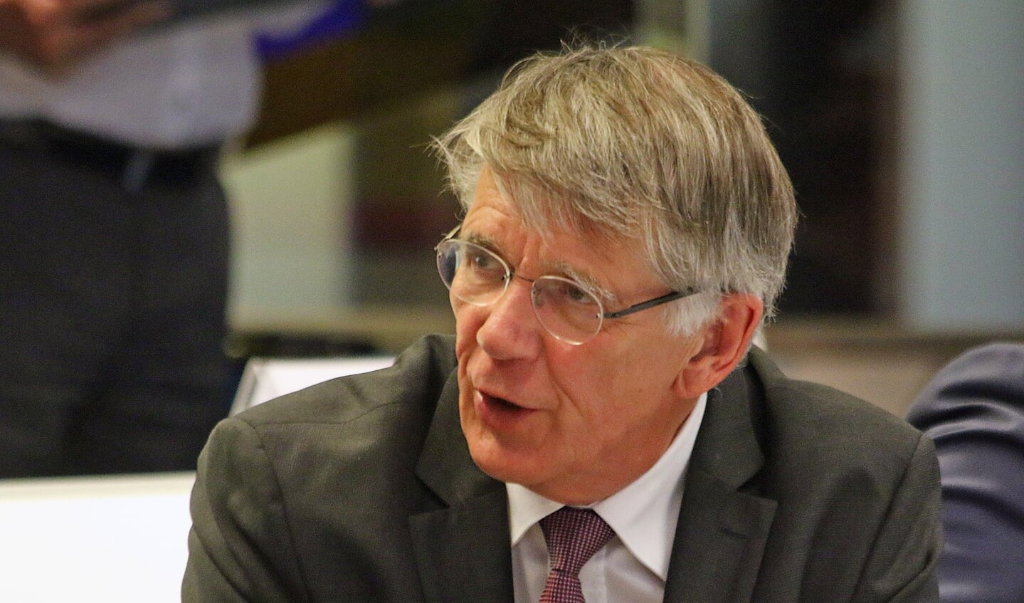 Raadslid Victor Frequin (VVD) pleit voor meer verzorgingshuisplekken.