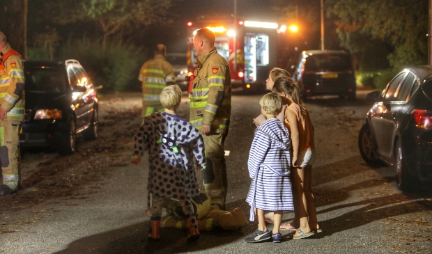 <p>De brand trok veel bekijks, vooral van nieuwsgierige kinderen die vol vragen zaten voor de brandweer.</p>