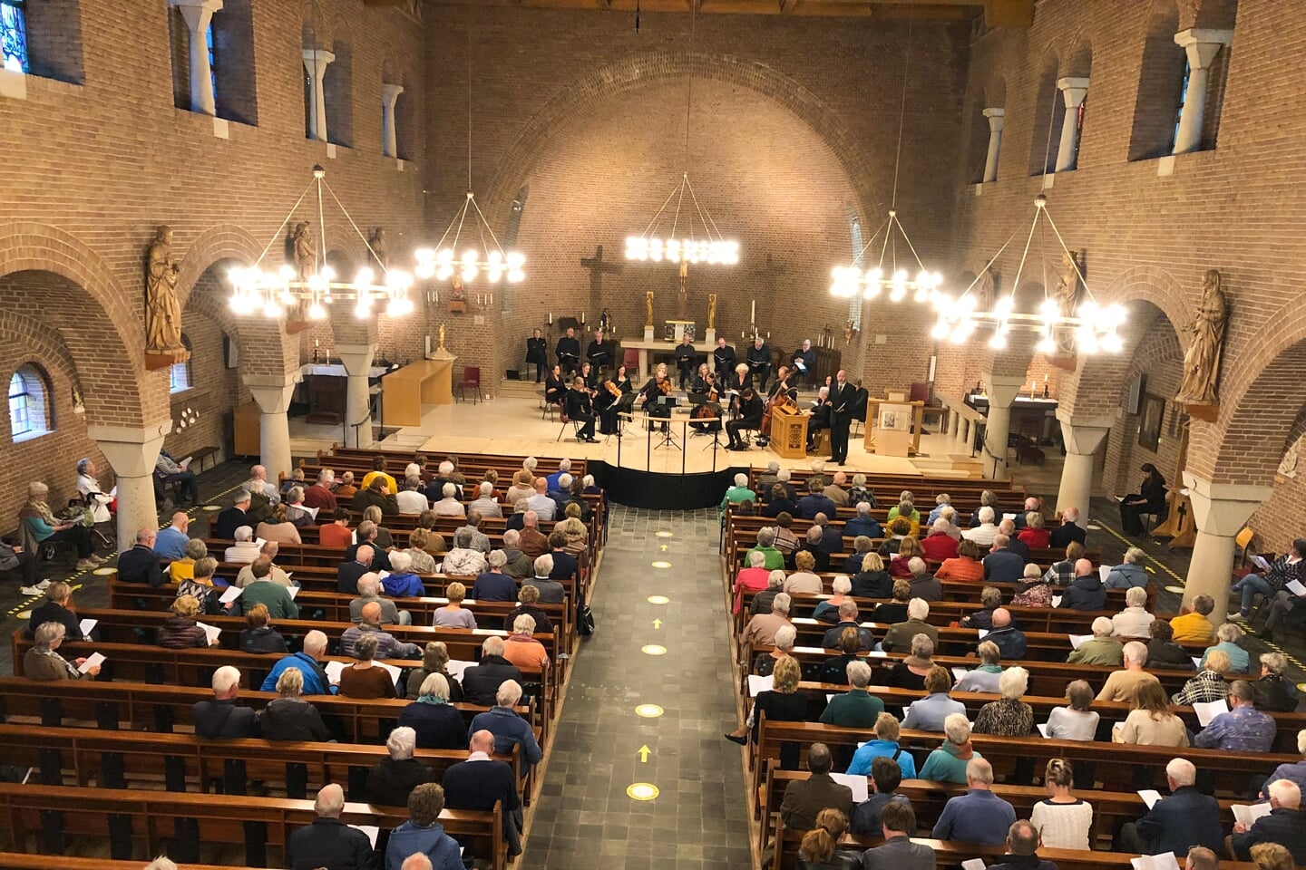 Veel bezoekers in de kerkbanken toen het nog mocht, in dit geval tijdens een optreden van het Bach Consort Nijkerk in oktober 2021.