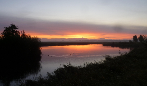 <p>De opkomende zon in Hoofddorp. </p>