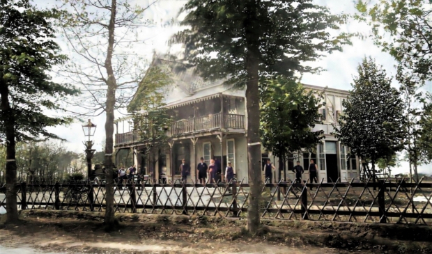 <p>Hotel de Berg, zoals het destijds werd genoemd, werd geopend in 1880 in een chaletachtig gebouw met een grote veranda. </p>