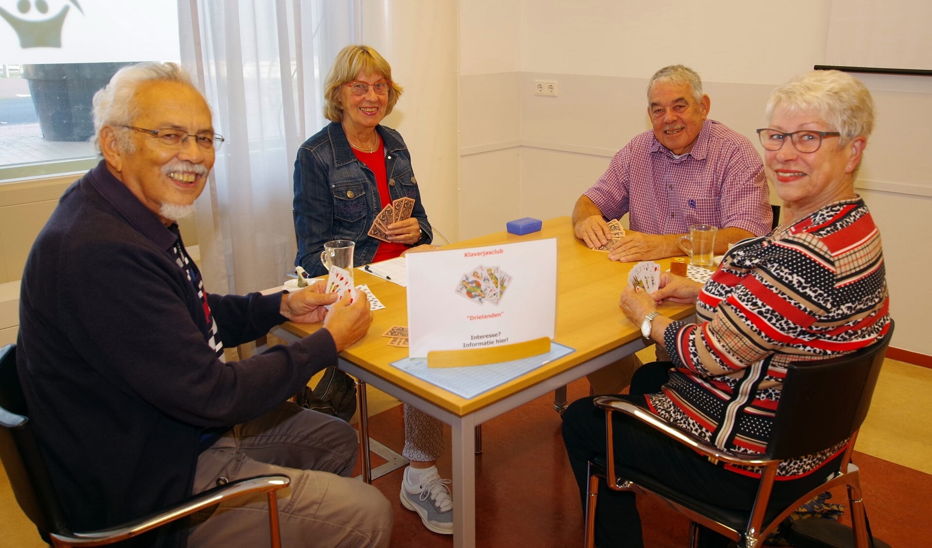 Van links naar rechts Casper Touset (secr), Ria Touset (penn), Martin Rietveld (lid) en Ria Rietveld (vz)
