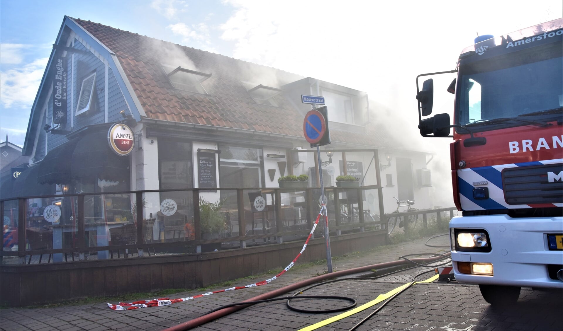 Brandweer Soest kreeg bij de brandbestrijding in d'Oude Enghe assistentie van zes andere korpsen.