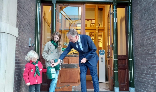 Burgemeester Roëll sneert als eerst voor Merhula