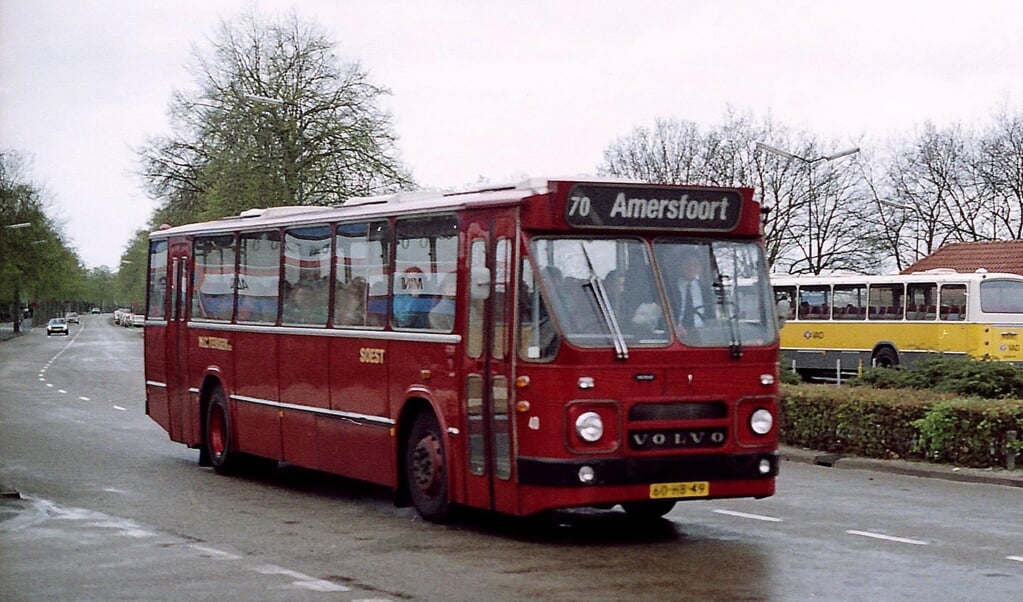 De rode bussen van W.C. Tensen maakten een halve eeuw deel uit van het straatbeeld in Soest en omgeving.