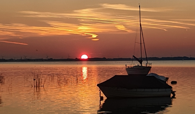 Prachtige zonsondergang aan het Wolderwijd