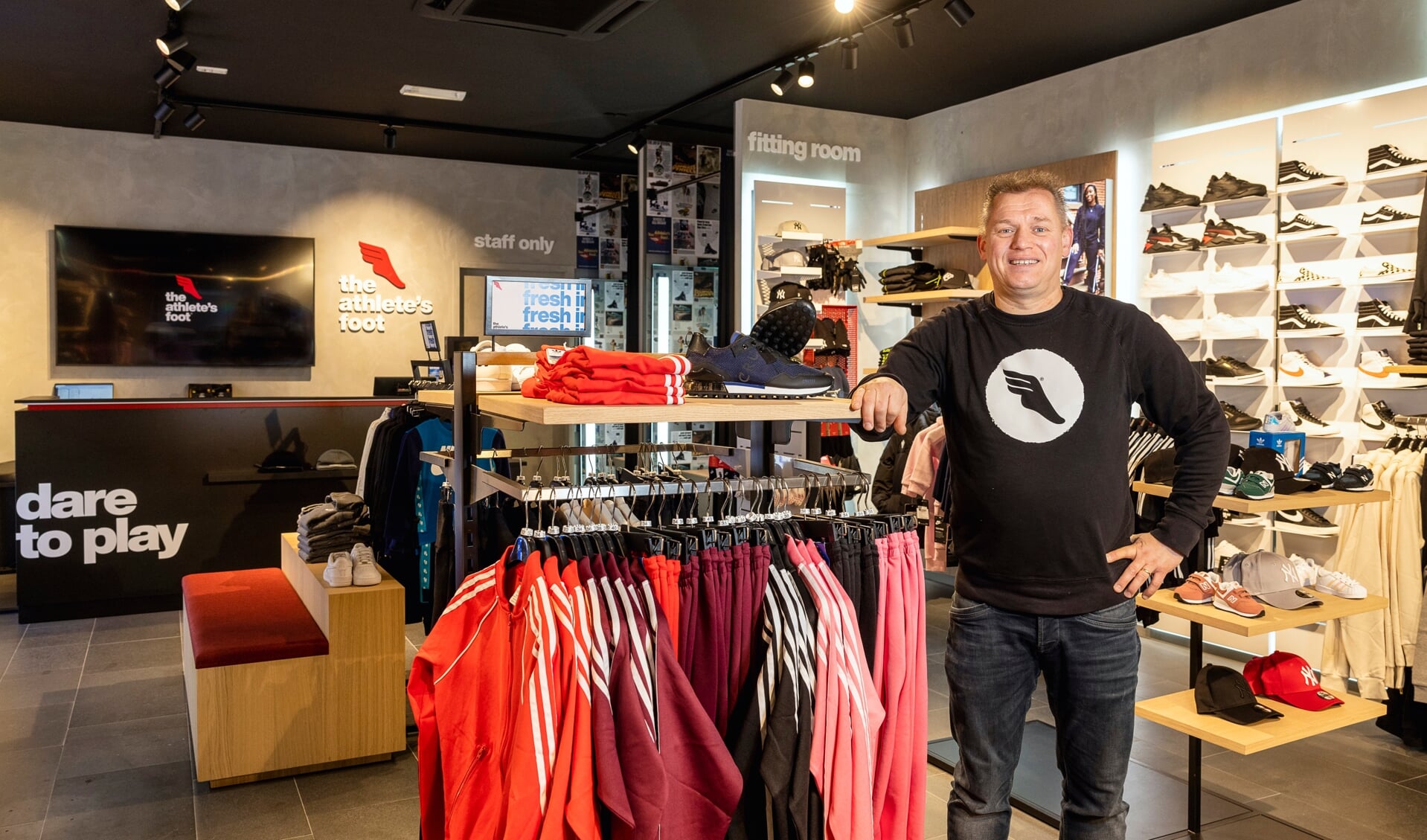 Frank Jongeleen in zijn winkel aan de Hoofdstraat 9 in Veenendaal.