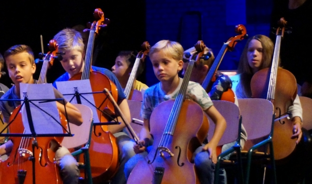 Uitvoering Jeugd Muziek Podium Putten