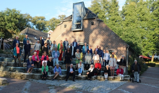 <p>Het 75-jarig bestaan van het COV vieren met publiek in 2020 kon niet, maar een feestje met het koor buiten lukte wel!</p>