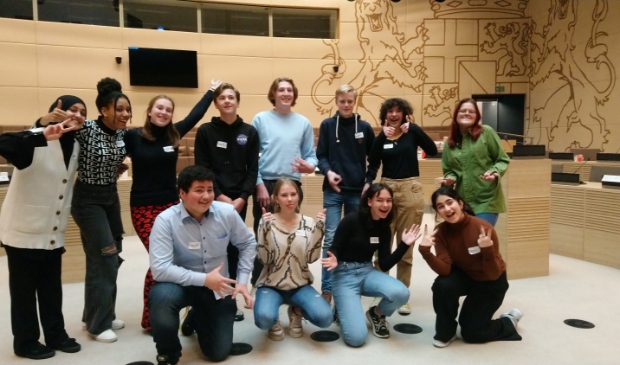 <p>De twaalf Utrechtse jongeren die worden afgevaardigd naar het Nationaal Jeugddebat.&nbsp;</p>