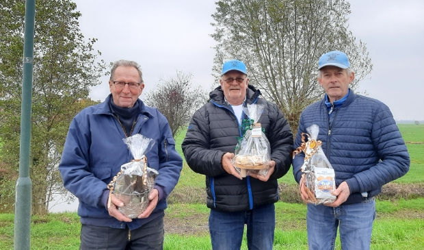 Winnaars Sinterklaaswedstrijd, v.l.n.r. P. v. Dijk, C. Ambachtsheer, W. v. Ooijen
