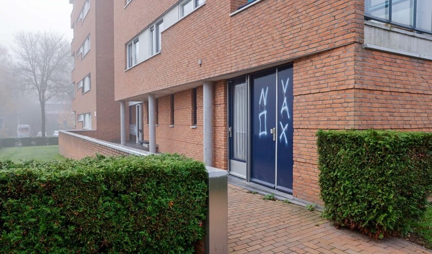 Bekladdingen bij een seniorencomplex aan de Klein Haversteeg.