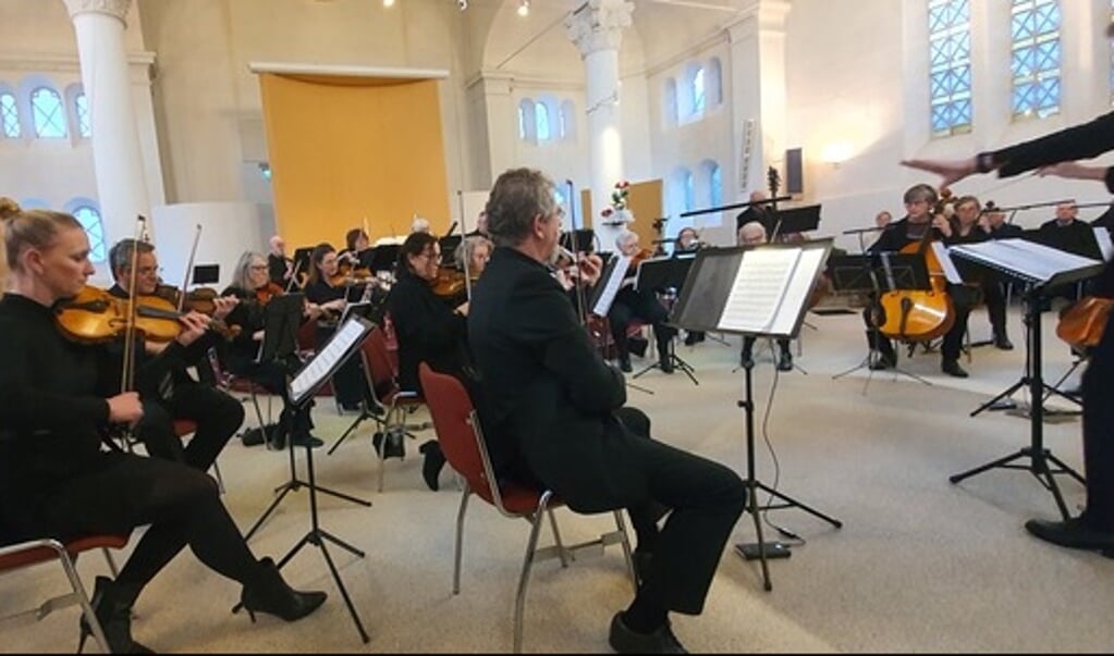 Het Baarns Kamerorkest Artoni speelde zondag 21 november een prachtconcert in de Paaskerk.