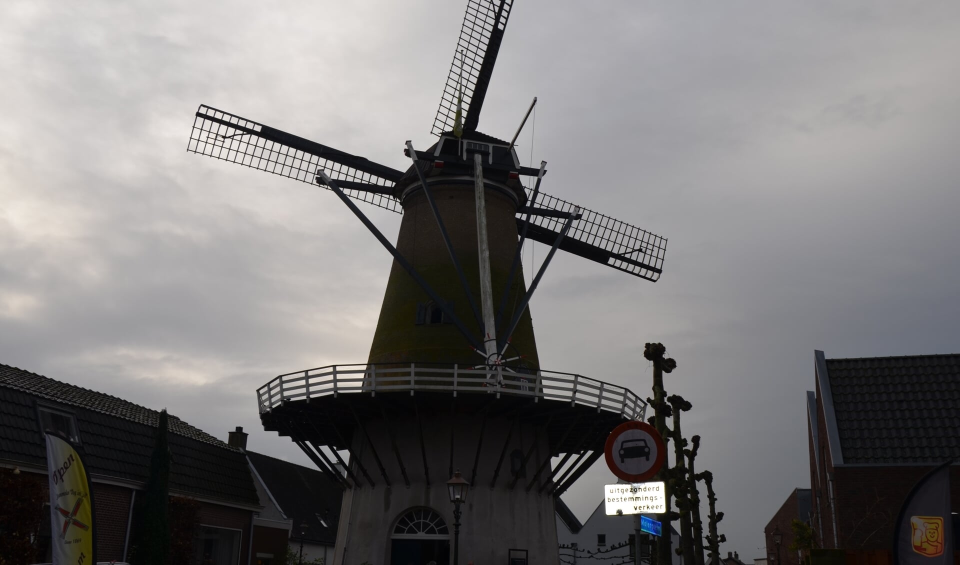 Molen Oog in't Zeil staat voorlopig stil