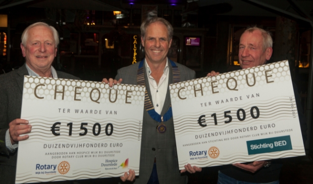 V.l.n.r. Jaap Remme (Hospice), Michel Hodes (Rotary) en Rob Plessen (Stichting Bed)