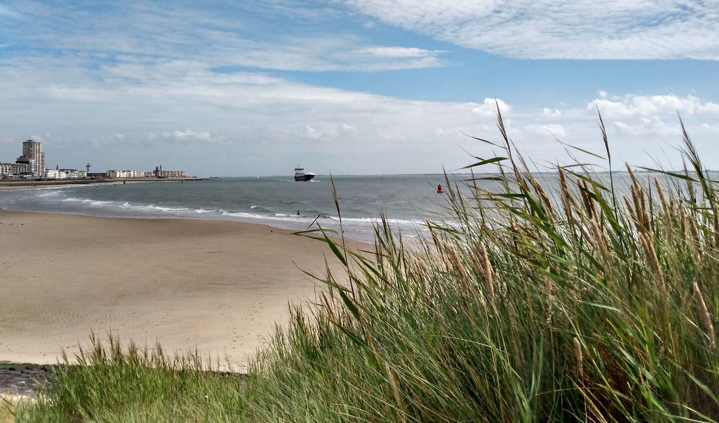 Prachtig uitzicht vanaf de boulevard bij Vlissingen. We liepen net vanaf het windorgel weer terug de andere kant op, richting het standbeeld van Michiel.