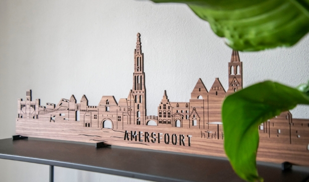 <p>De mooiste iconische gebouwen en monumenten zijn op de skyline te zien. Waaronder uiteraard de Lange Jan en Koppelpoort.</p>