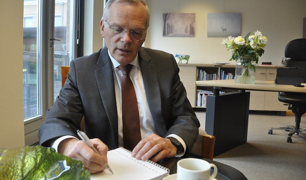 Burgemeester Jan Luteijn: ,,Wij laten het een virus toch niet toestaan dat er een kloof in onze samenleving ontstaat?''