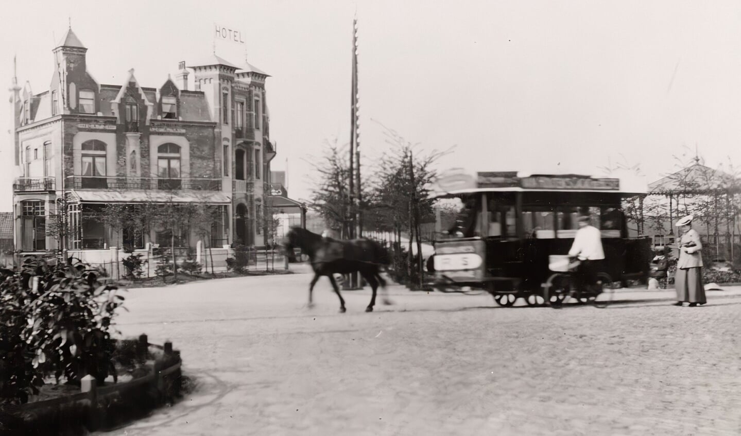 De tramlijn liep van het nieuwe Stationsplein tot het einde van de Kamp.