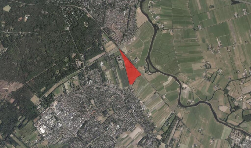 Het plangebied in de spoorwegdriehoek, rood gemarkeerd op de afbeelding.