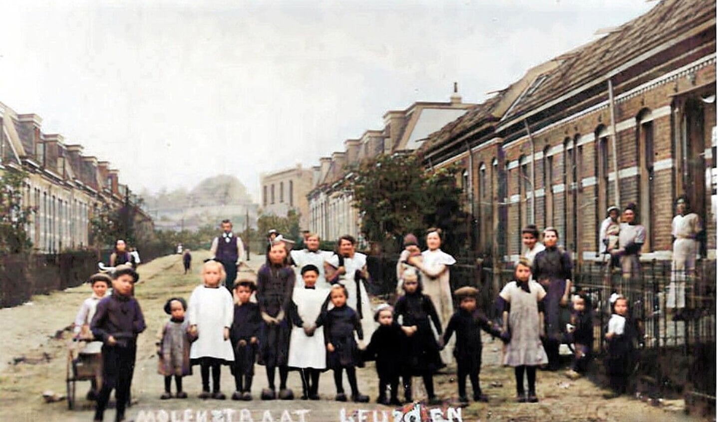 De oorspronkelijke bewoners van de straat waren vooral arbeiders uit verschillende sectoren.
