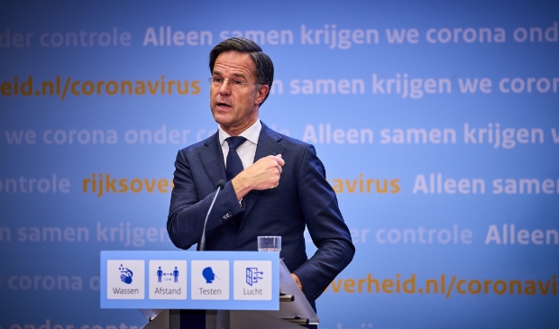 2021-11-02 19:50:32 DEN HAAG - Demissionair premier Mark Rutte en demissionair minister Hugo de Jonge (Volksgezondheid, Welzijn en Sport) geven een toelichting op de coronamaatregelen in Nederland. ANP PHIL NIJHUIS