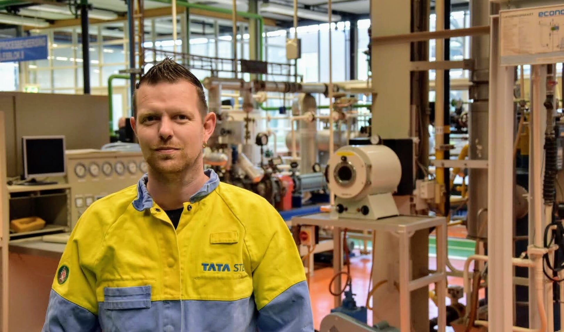 Strahinja Leegwater ging van militair op een marineschip naar procesoperator in de Oxystaalfabriek.