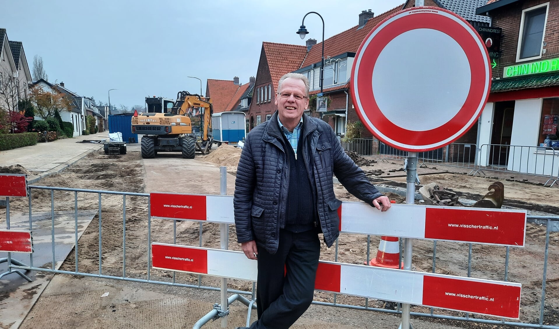 Hans Visser van de Winkeliersvereniging Hessenweg Looydijk kijkt uit naar de afronding van de werkzaamheden