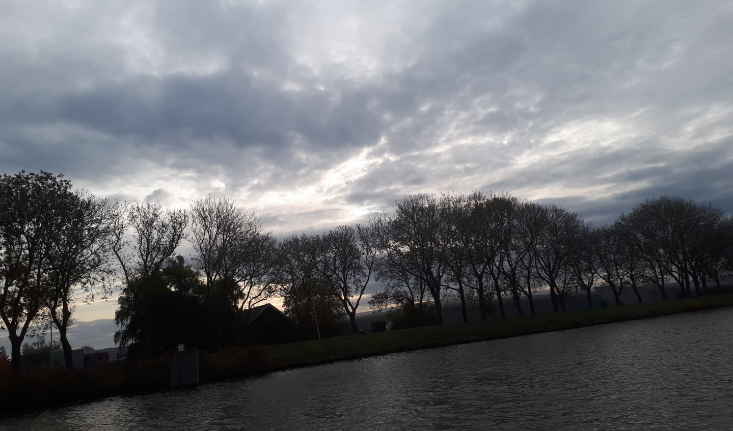 Donkere luchten boven het kanaal