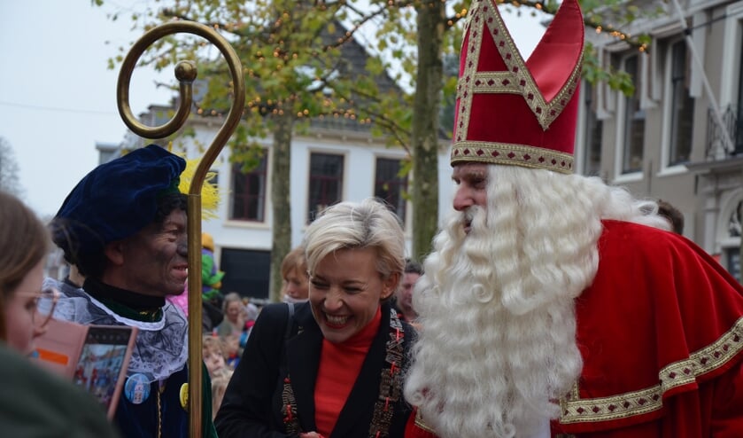 De burgemeester heeft een onderonsje met Sinterklaas