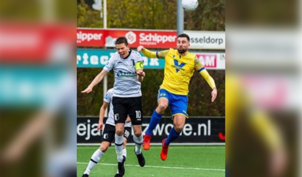Veel duels tussen spelers waren net als de eindstand tussen Berkum en NSC gelijk