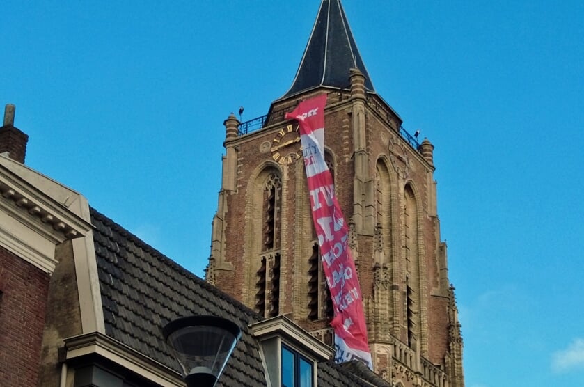 Lancering GorcumNext met banner vanaf de kerktoren