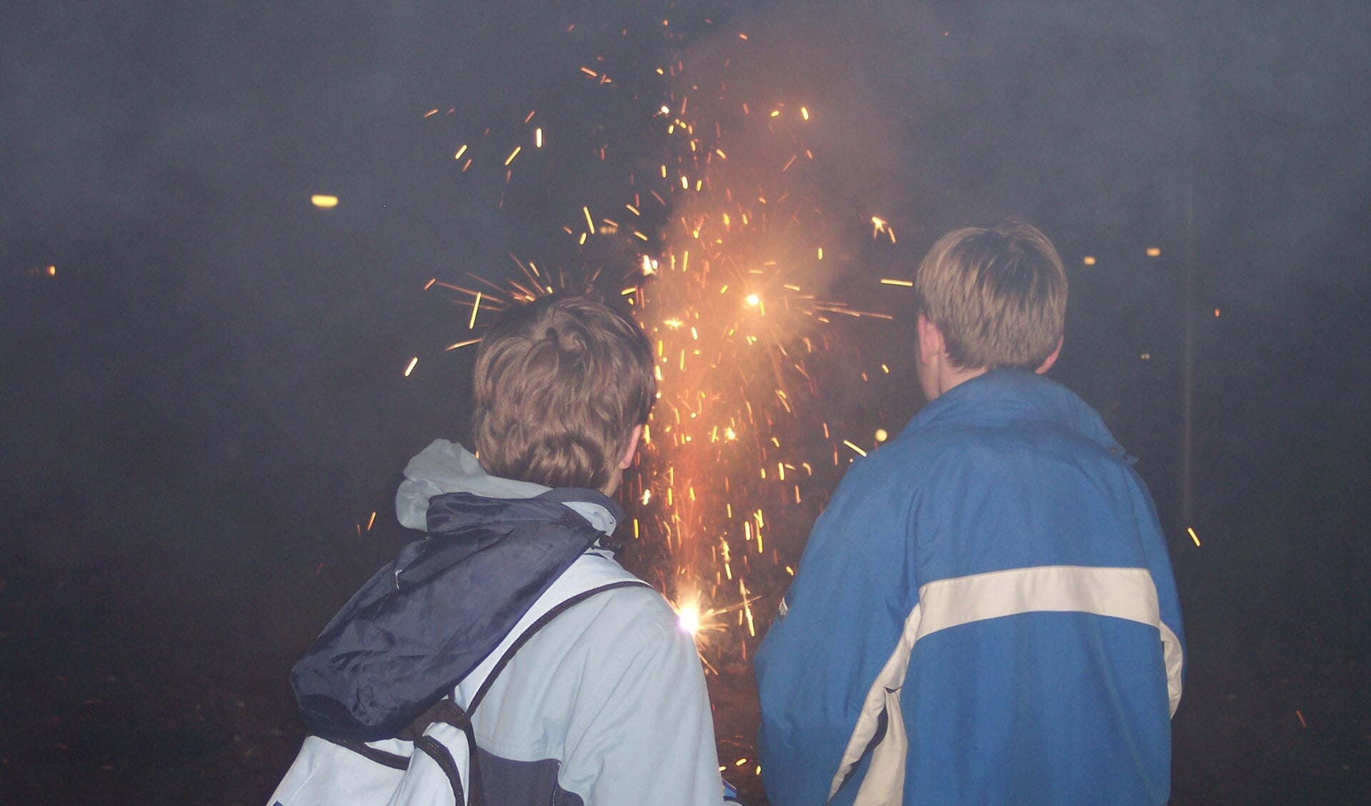 GroenLinks-PvdA en D66 hebben hun motie over beperkingen bij het afsteken van vuurwerk rond de jaarwisseling ingetrokken.