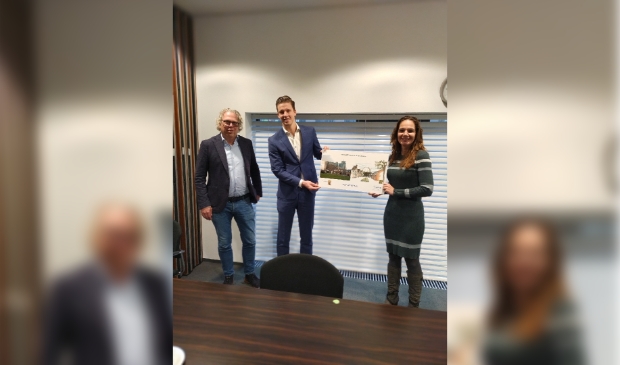 Op foto van links naar rechts: Joost Peerenboom (algemeen directeur De Bunte), Daan Verweij (projectmanager De Bunte) en Hilde de Groot (wethouder Gemeente Houten)