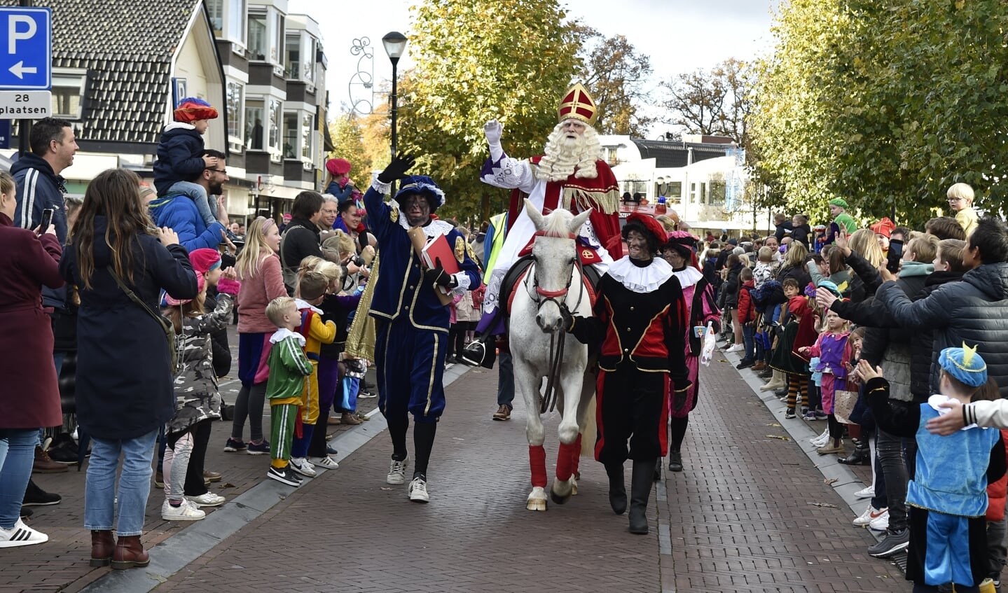 In Soest komt de Sint aan in de Van Weedestraat.