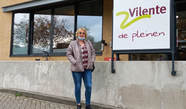 <p>Diana zet zich in om ouderen een beetje extra aandacht en gezelligheid te geven en heeft daarbij voor iedereen een glimlach.</p>