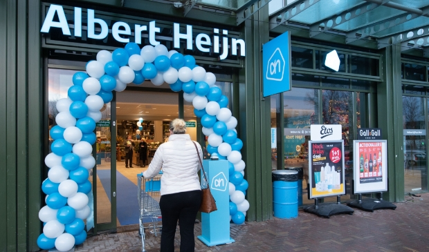 <p>Dinsdag werd de verbouwde Albert Heijn Vos Westergracht feestelijk geopend.</p>