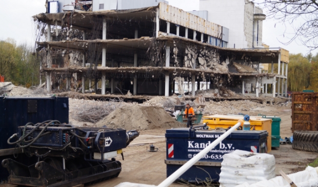 Het voormalige kantoorgebouw biedt een apocalyptische aanblik.