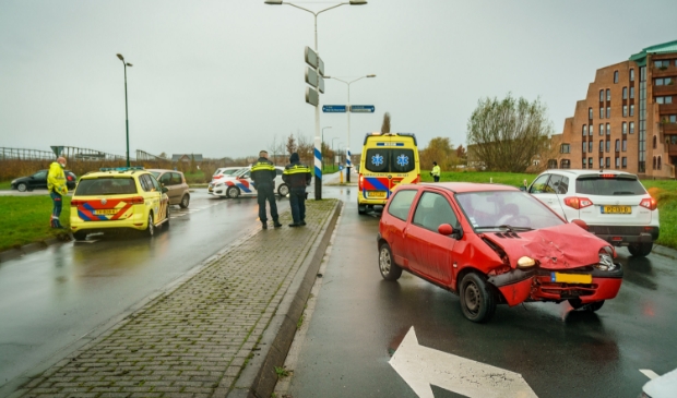 Veel schade bij auto-ongeluk Rondweg Houten
