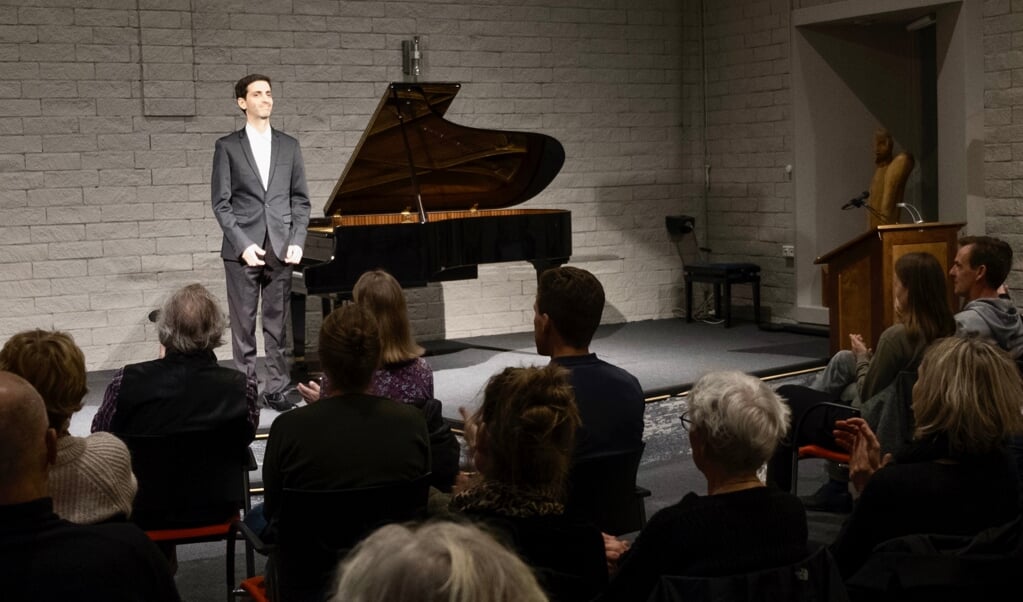 Pianist Ishay Shaer in Podium De Vlam