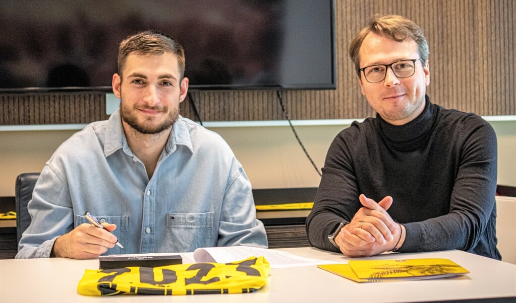Matúš Bero verlengt, onder toezicht van Technisch directeur Johannes Spors, zijn aflopend contract bij Vitesse tot medio 2023.