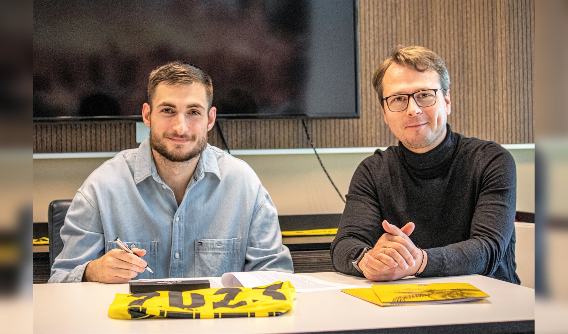 Matúš Bero verlengt, onder toezicht van Technisch directeur Johannes Spors, zijn aflopend contract bij Vitesse tot medio 2023.
