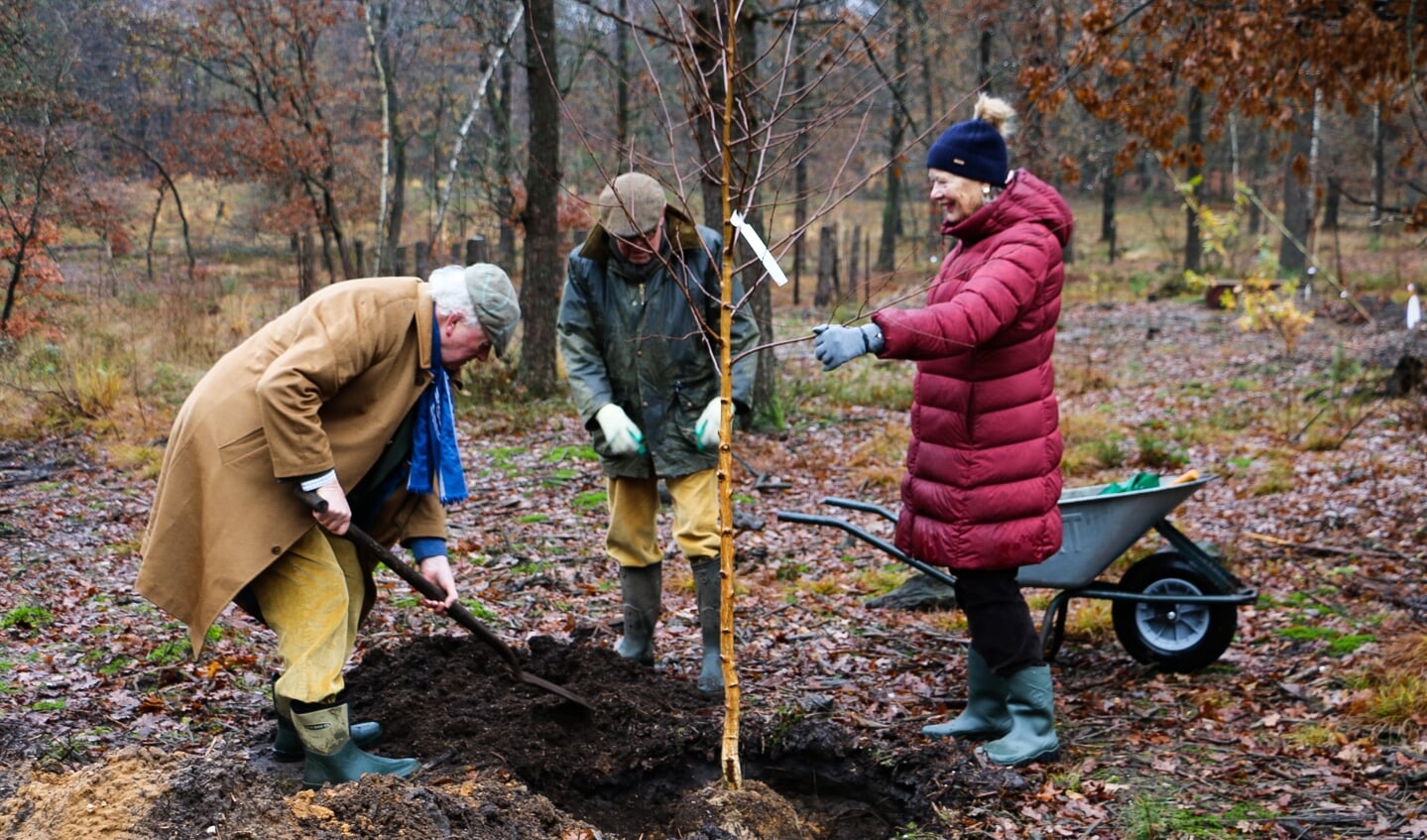 Zaterdag 27 november werden de eerste bomen geplant in het Herinneringsbos.