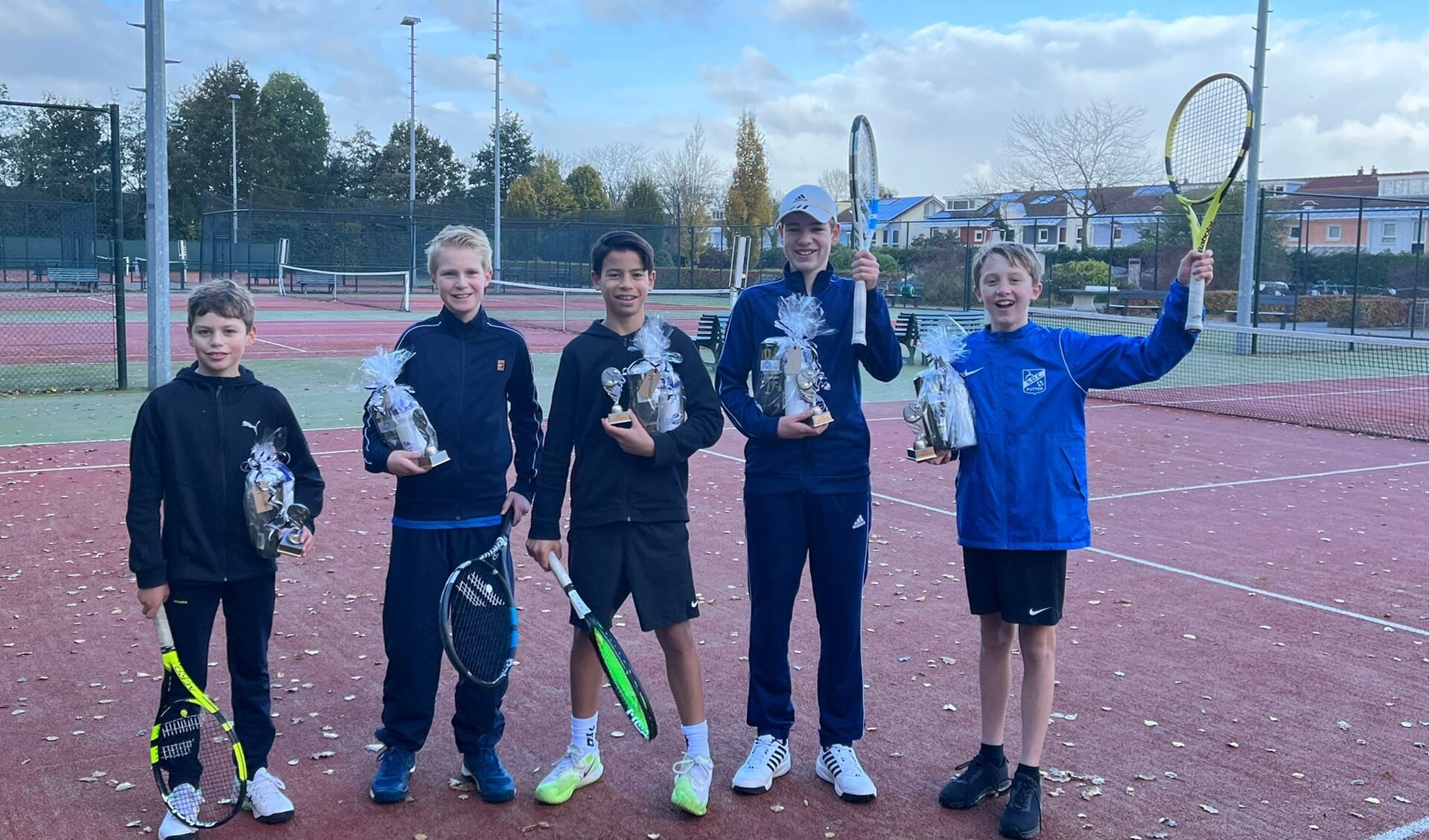 vlnr Delano Tersptra, Seth Langewouters, Pepijn de Haan, Loek Jonker en Samuel Klompenhouwer