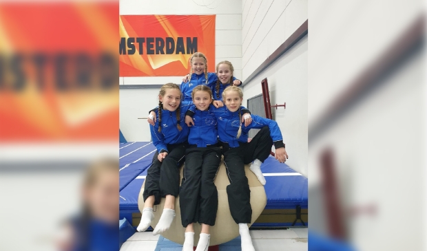 Boven: Noa en Rianne. Onder Annemijn, Lindy en Caro