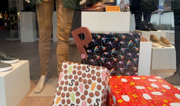 Een "chocolade"letter in een winkeletalage