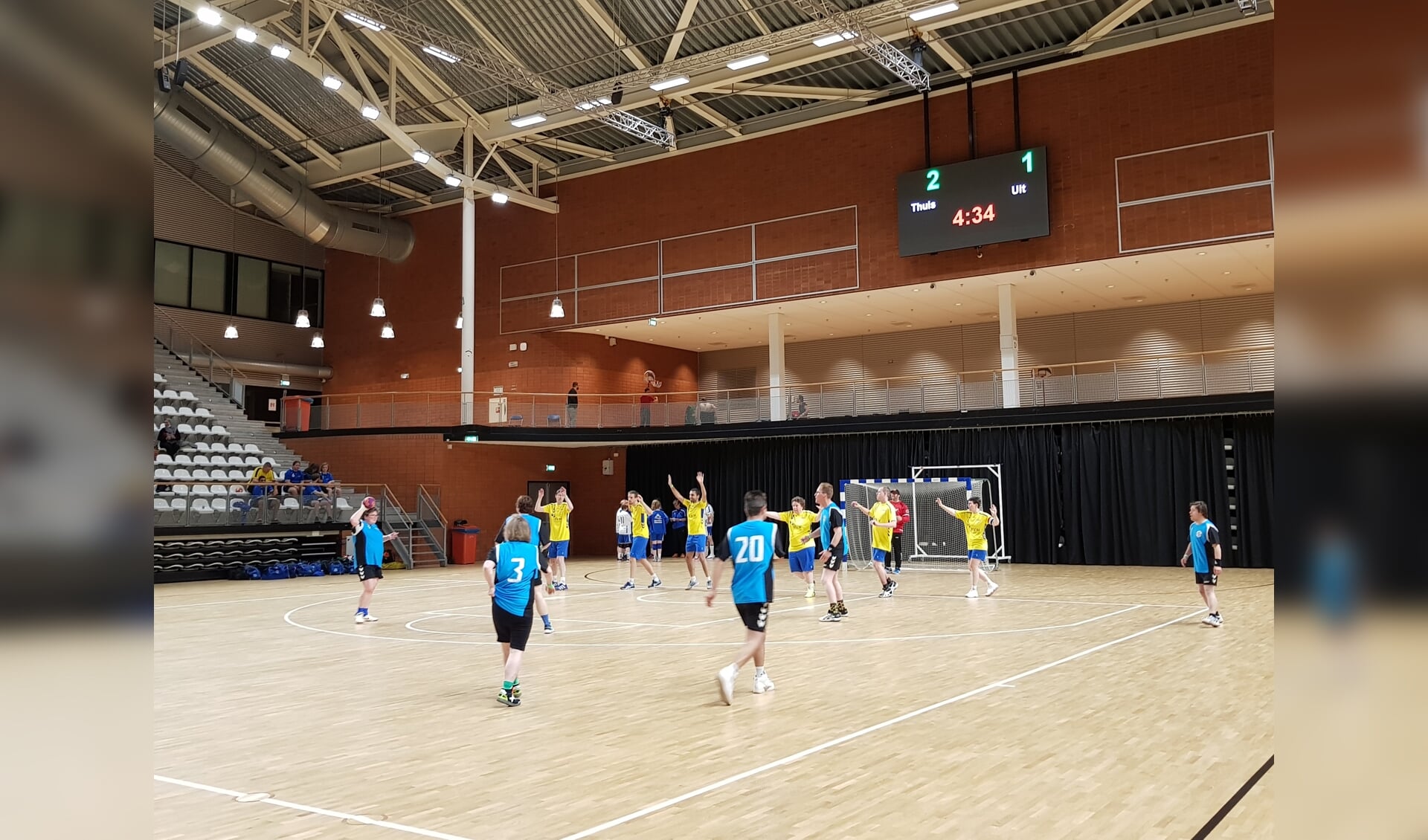 De g-handballers van HCLB mochten zaterdag eindelijk weer wedstrijden spelen.
